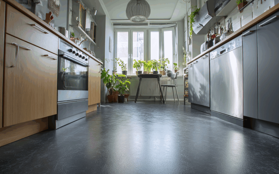 Moderne Küche mit dunkelgrauen Linoleum Böden, Linoleum Fliesen und viel Tageslicht